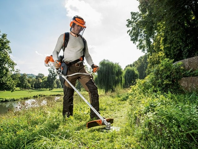 Comparatif : débroussailleuse thermique ou à batterie — laquelle choisir ?